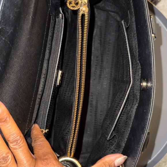 Metrocity medium saffiano top handle 2 way bag. Top handle and should strap. - Picture 6 of 8